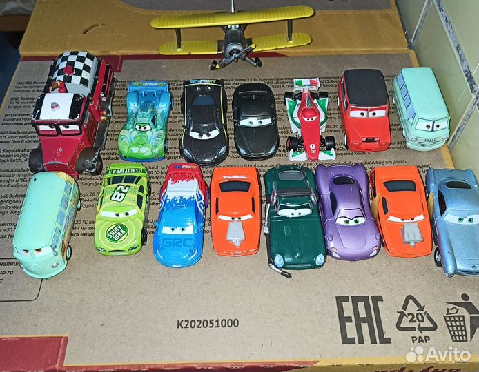 Машинки из мультфильма тачки