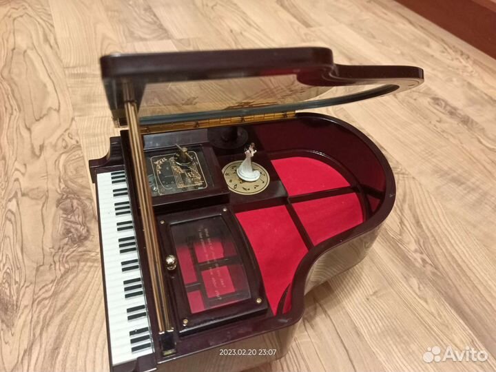 Музыкальная шкатулка с балериной