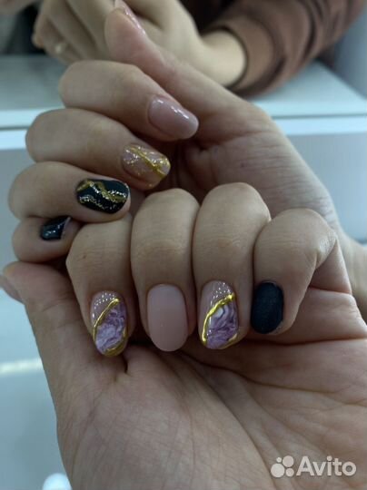 Модель на маникюр