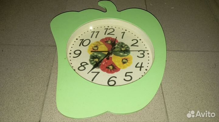 Красивые настенные часы в виде перца