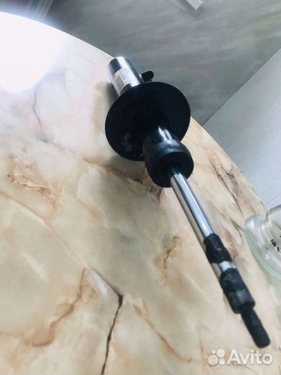 Стойки правая, левая передняя 8R0.413.030 J