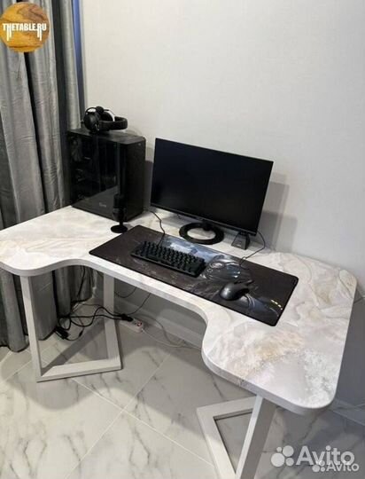 Компьютерный стол 'Broad Discovery'