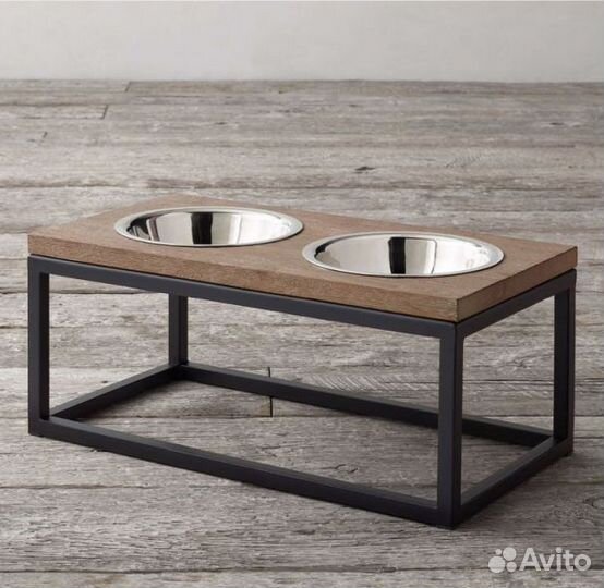 Столик с мисками для животных