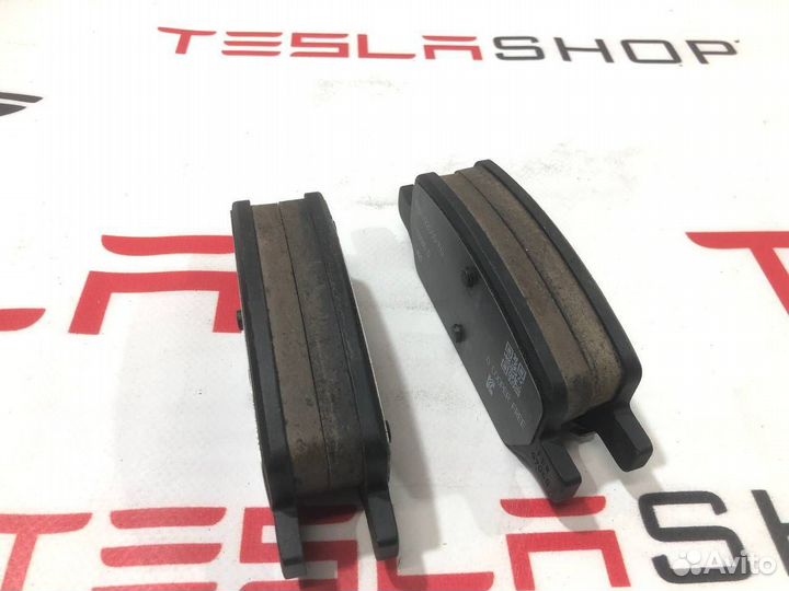 Тормозные колодки зад. Tesla Model 3 2021