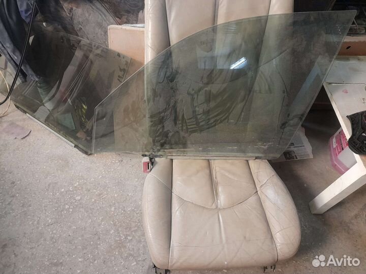 Передний дверные стекла на Тойота