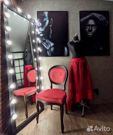 Гримерное зеркало с лампочками