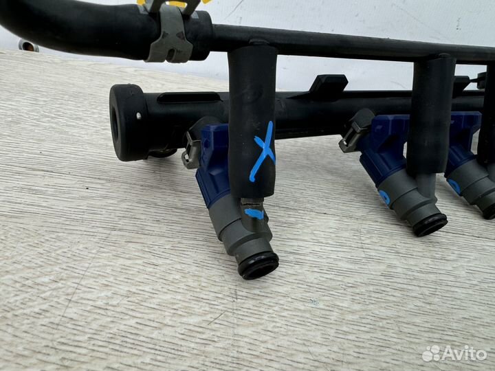 Топливная рампа с форсунками Volkswagen Golf 4 200