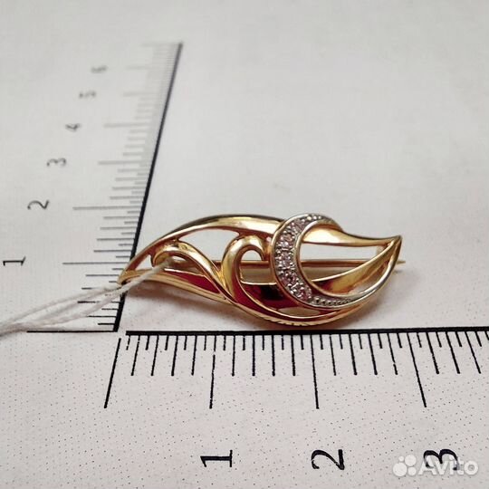 Брошь с синтетическим камнем Золото