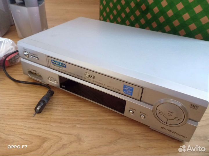 Видеомагнитофон LG