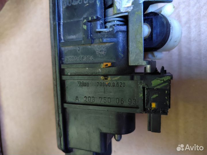 Ручка крышки багажника Mercedes w219