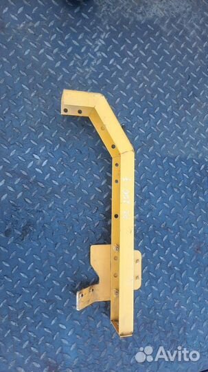 Уголок крепления frame Komatsu PC200-7