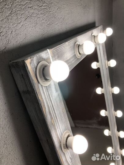 Гримерное зеркало с подсветкой