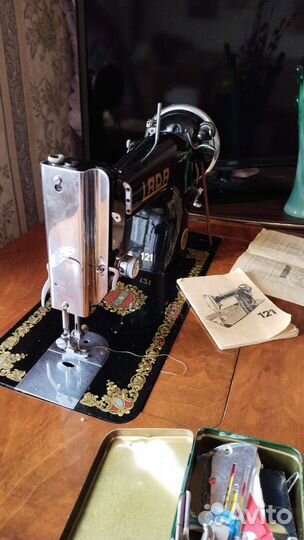 Швейная машина LADA 121