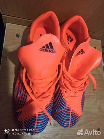 Футбольные бутсы adidas predator