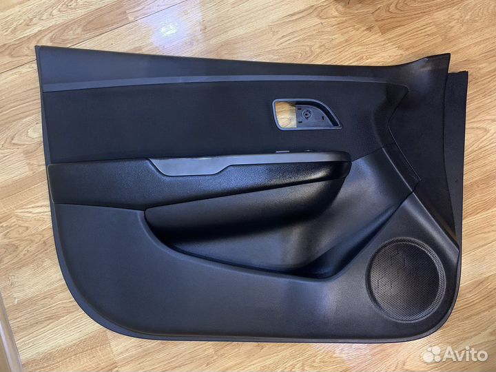 Обшивка передней левой двери Киа Рио 3 (2011-2017)