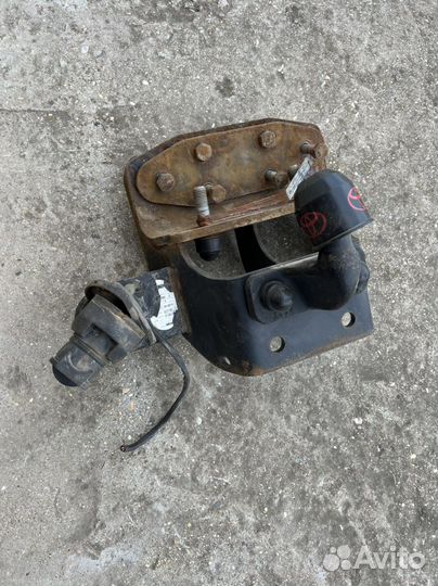 Фаркоп на лендкрузер 200