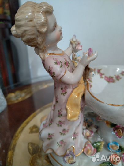 Ваза статуэтка фарфор девочки цветы лепка Красота