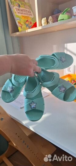 Сандали crocs для двойни с 13