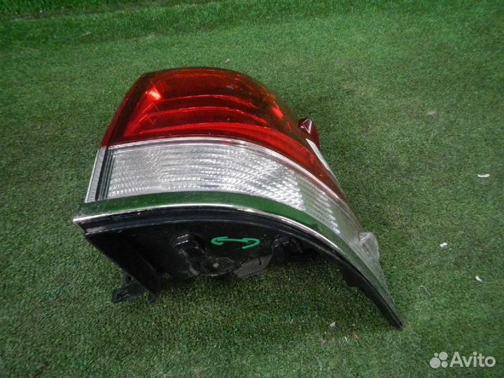 Фонарь задний наружный правый Toyota Land Cruiser