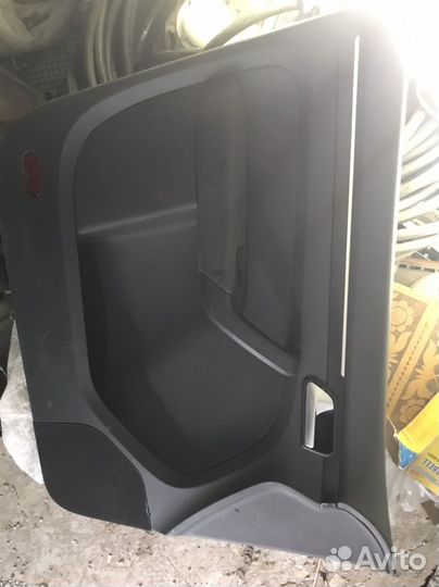 Внутреняя Обшивка двери на фольцваген Тауран