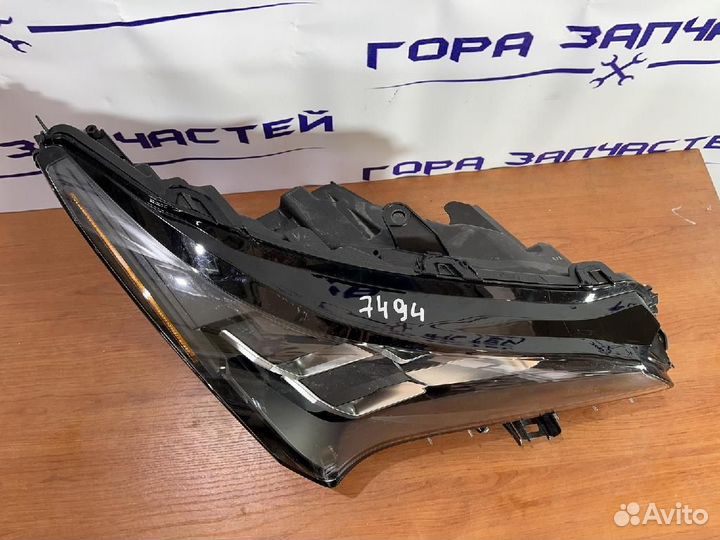 Фара правая Lexus NX200/NX200t/NX300/NX300h