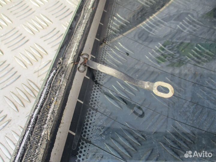 Стекло заднее Ауди А6 С4 Седан