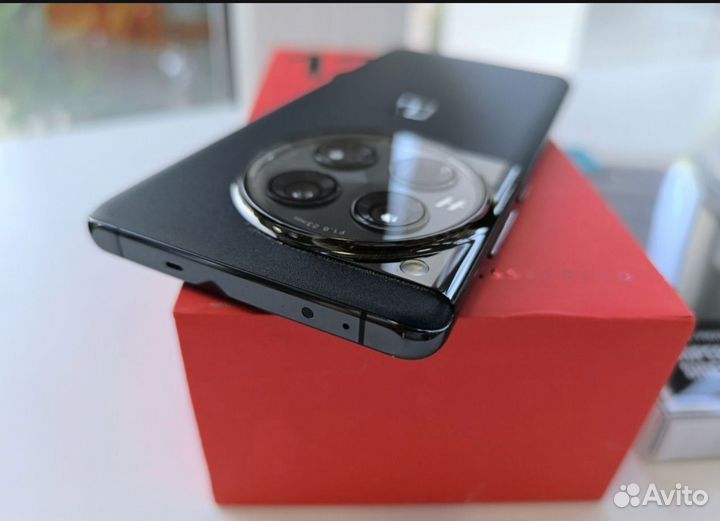 OnePlus 12, 12/256 ГБ