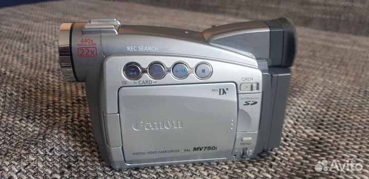 Видеокамера Canon MV750i