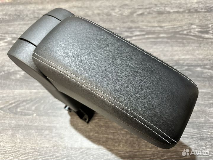 Подлокотник кожа polo LB rapid NEW