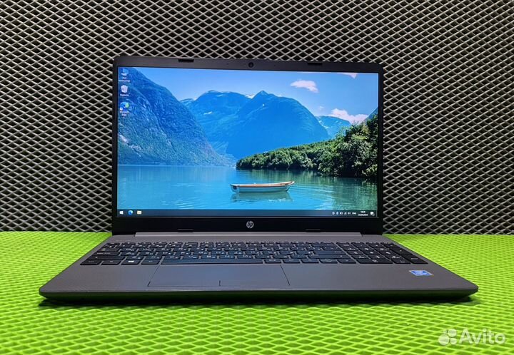 Ноутбук HP i7/8/128