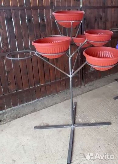 Подставка под цветы металлическая