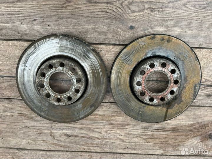 Тормозные диски переднее Volkswagen Passat B5 1.8