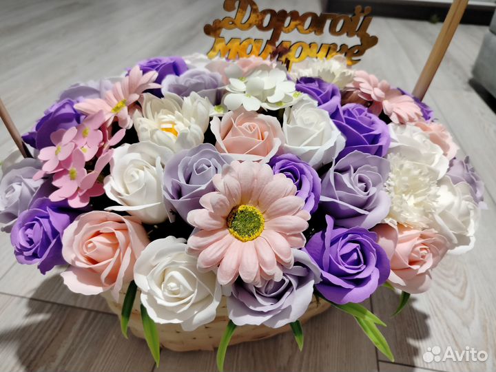 Цветы из мыльной пены в корзине