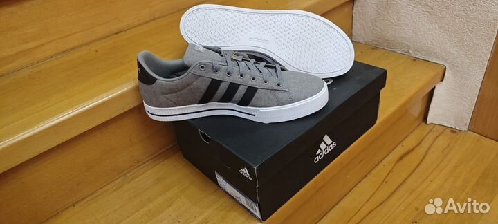 Кроссовки Adidas 42 размер оригинал