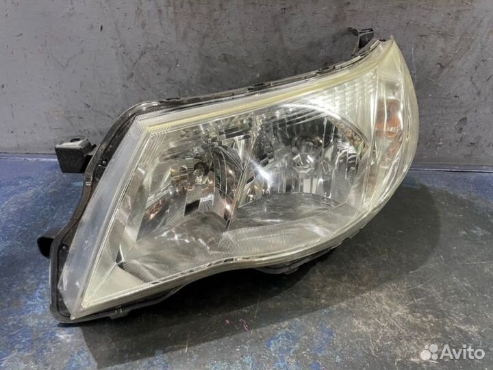 Фара ксенон левая Subaru Forester SH/S12