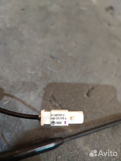 Антенна Volkswagen Tiguan 5N1