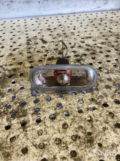 Повторитель в крыло Volkswagen Polo