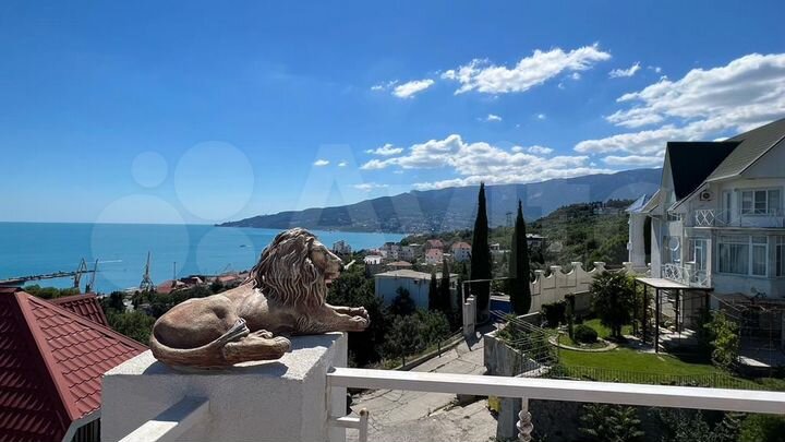 Дом 305 м² на участке 7 сот.