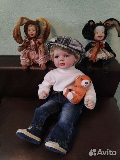 Кукла фарфоровая