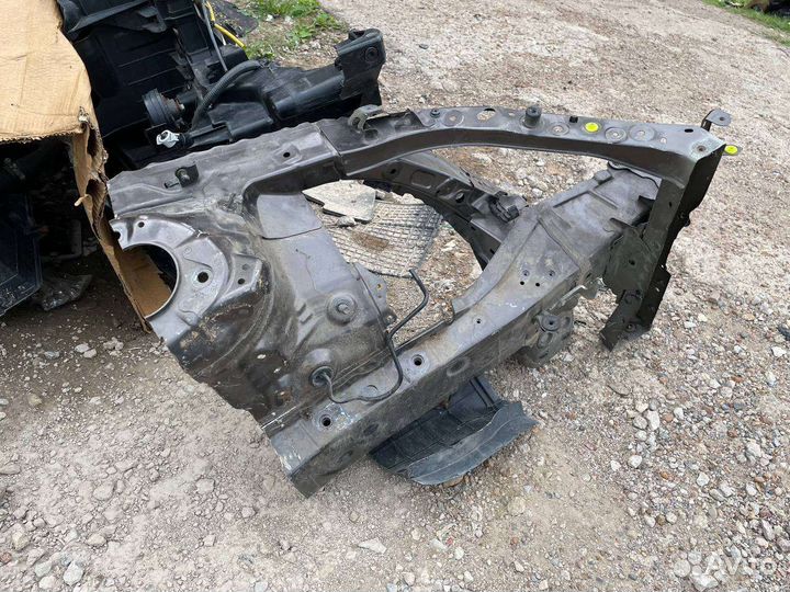 Передняя левая четверть Тойота Камри 70