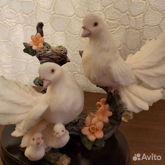 Фигурка голубей