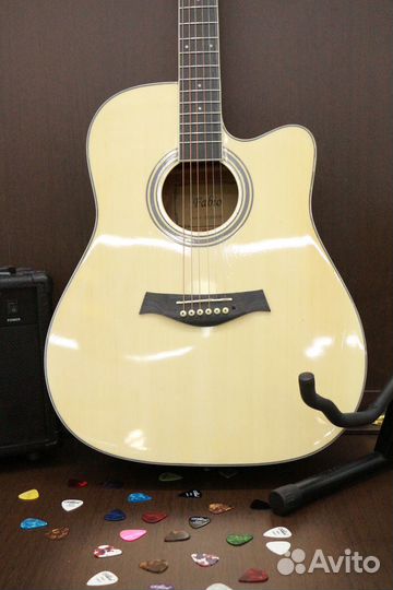 Акустическая гитара