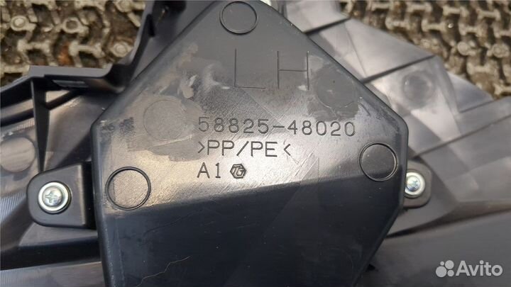 Пластик центральной консоли Toyota Highlander 2, 2