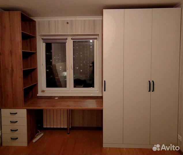 Рабочая зона в углу у окна