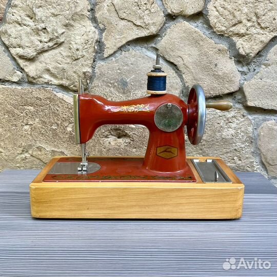 Детская швейная машинка СССР