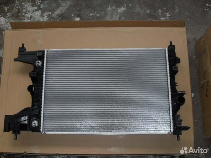 Радиатор охлаждения двигателя Chevrolet Orlando