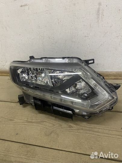 Фара правая Nissan X-Trail T32