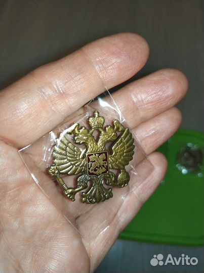 Значок Герб СССР, Герб России и значки из СССР