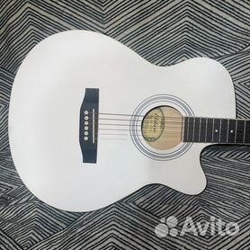 Акустическая гитара белая