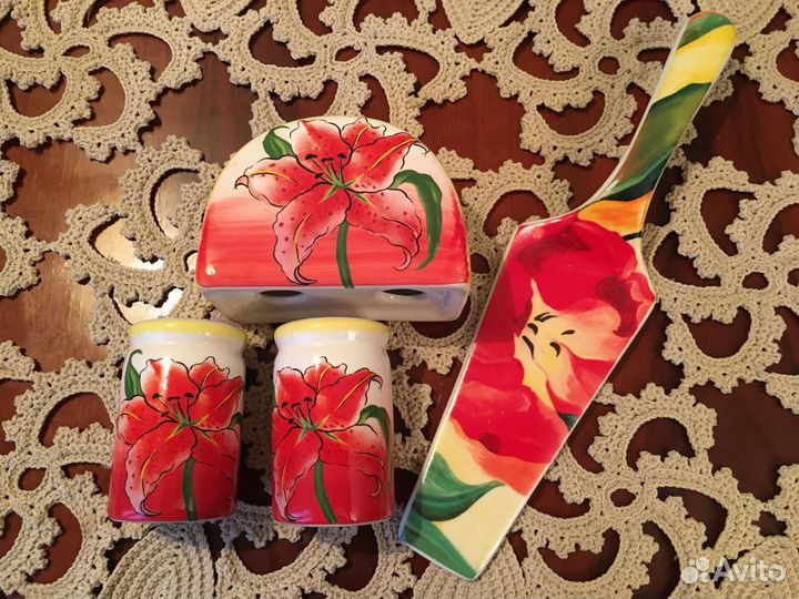 Набор посуды для сервировки стола